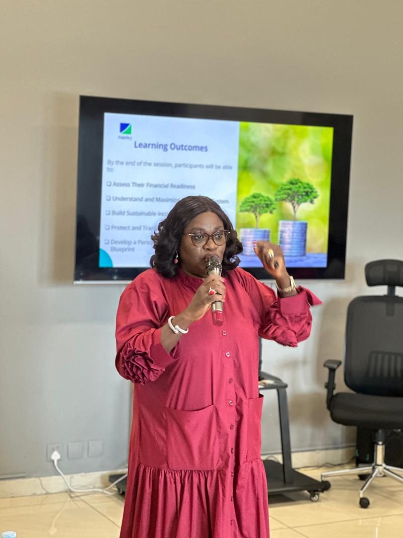Zimedy HR consultant facilitating a training session